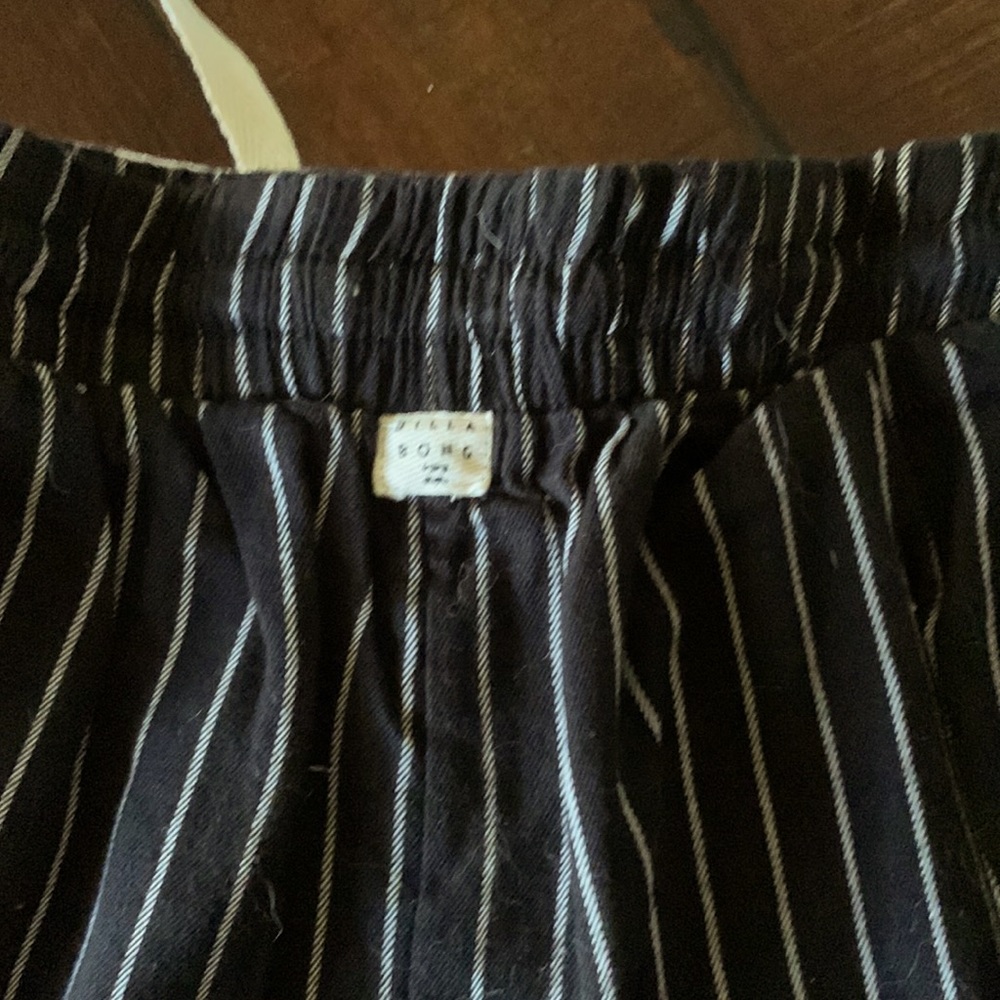 Juniors Billabong Shorts, Size M